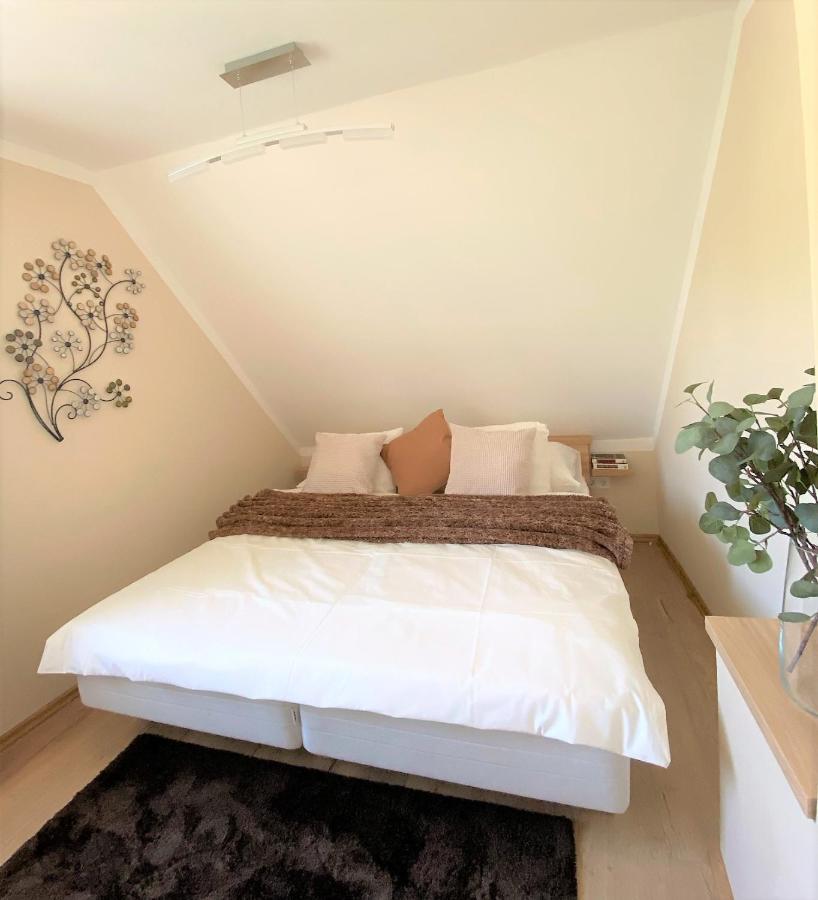 Otium Wellness Apartmanhaz Balatonakarattya Εξωτερικό φωτογραφία