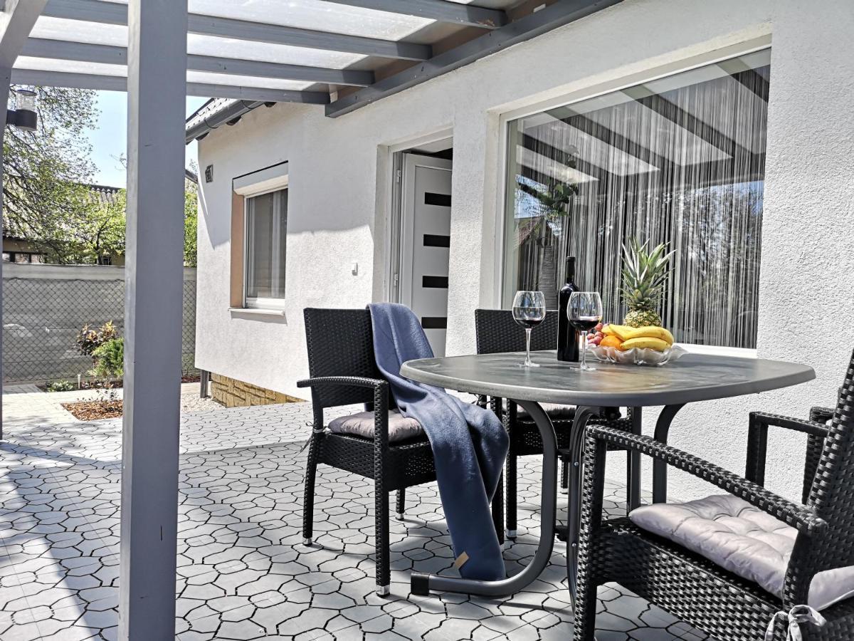 Otium Wellness Apartmanhaz Balatonakarattya Εξωτερικό φωτογραφία